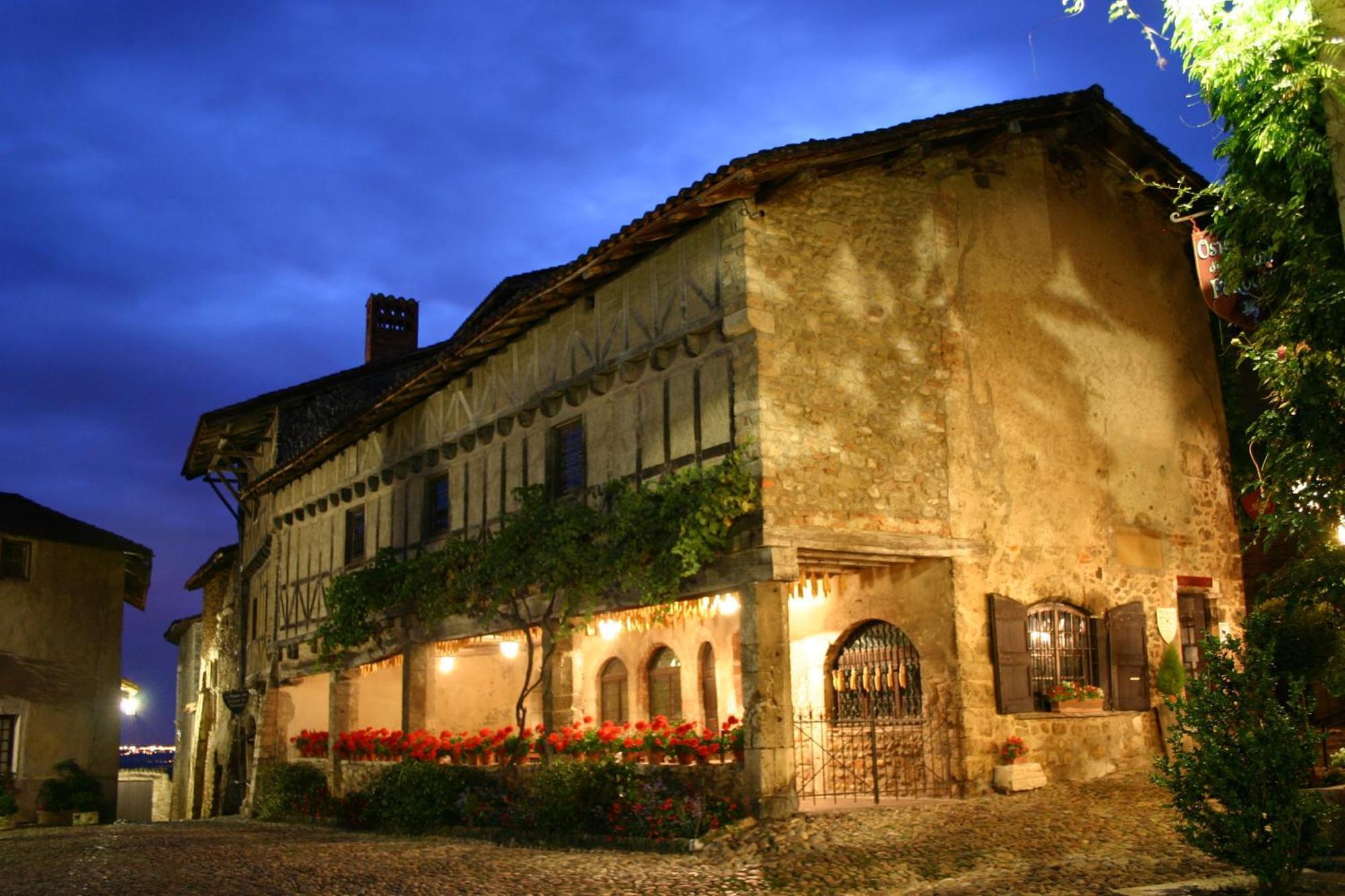 Hostellerie Du Vieux Pérouges Exterior foto