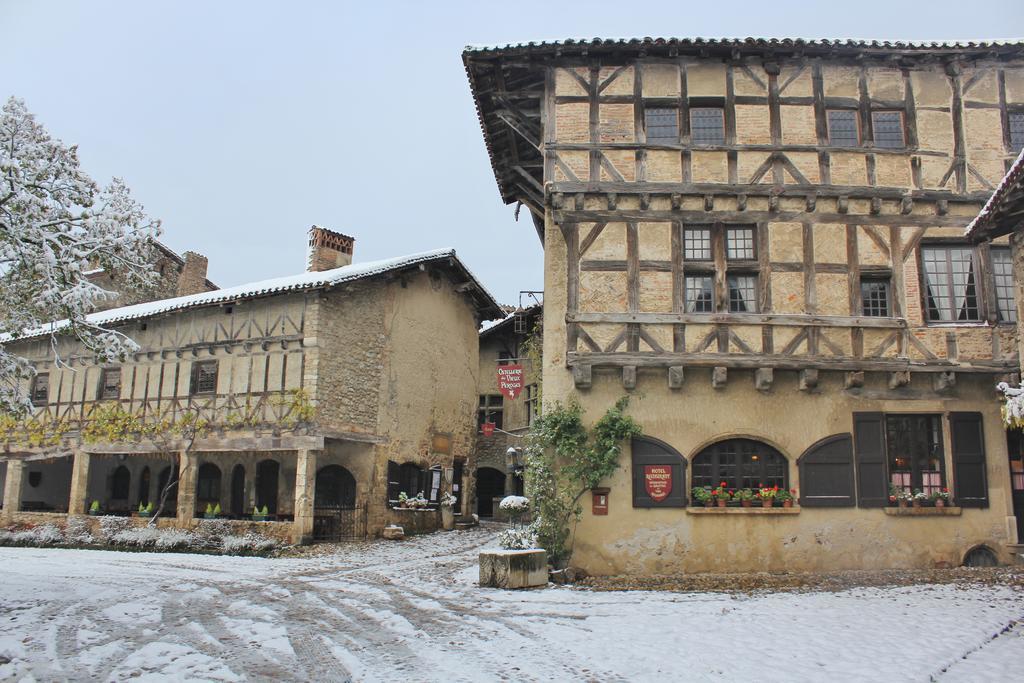Hostellerie Du Vieux Pérouges Exterior foto