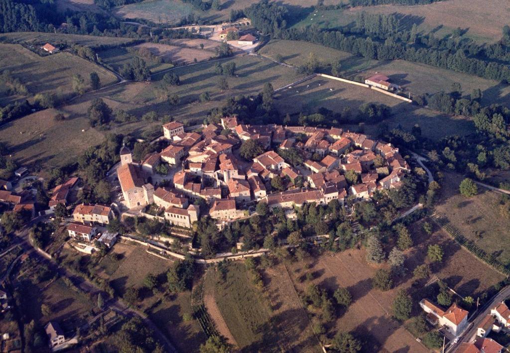 Hostellerie Du Vieux Pérouges Exterior foto