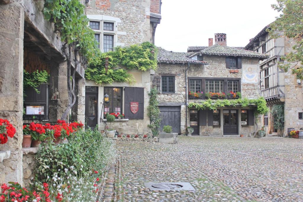 Hostellerie Du Vieux Pérouges Exterior foto